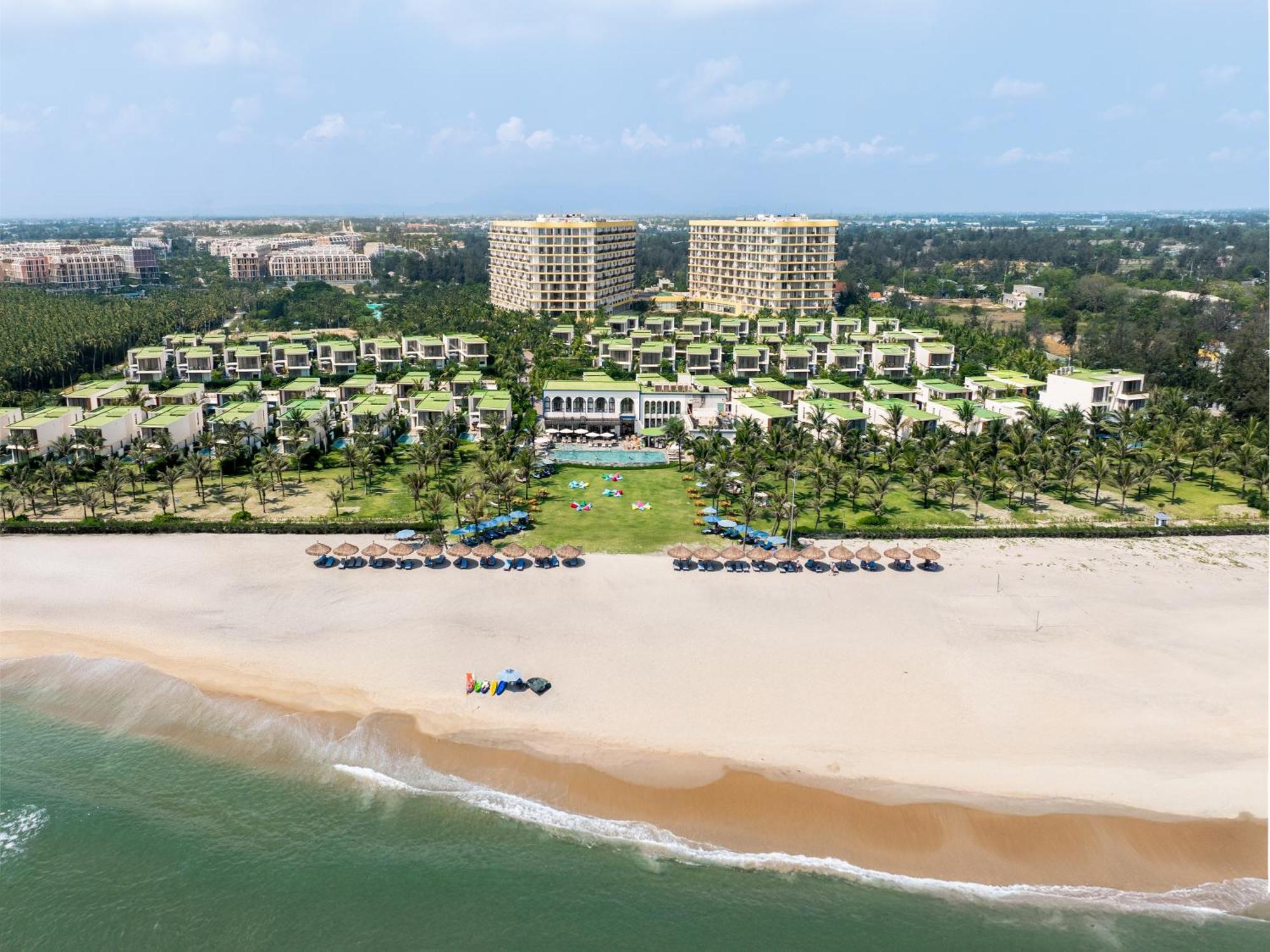 Wyndham Hoi An Royal Beachfront Resort & Villas Экстерьер фото