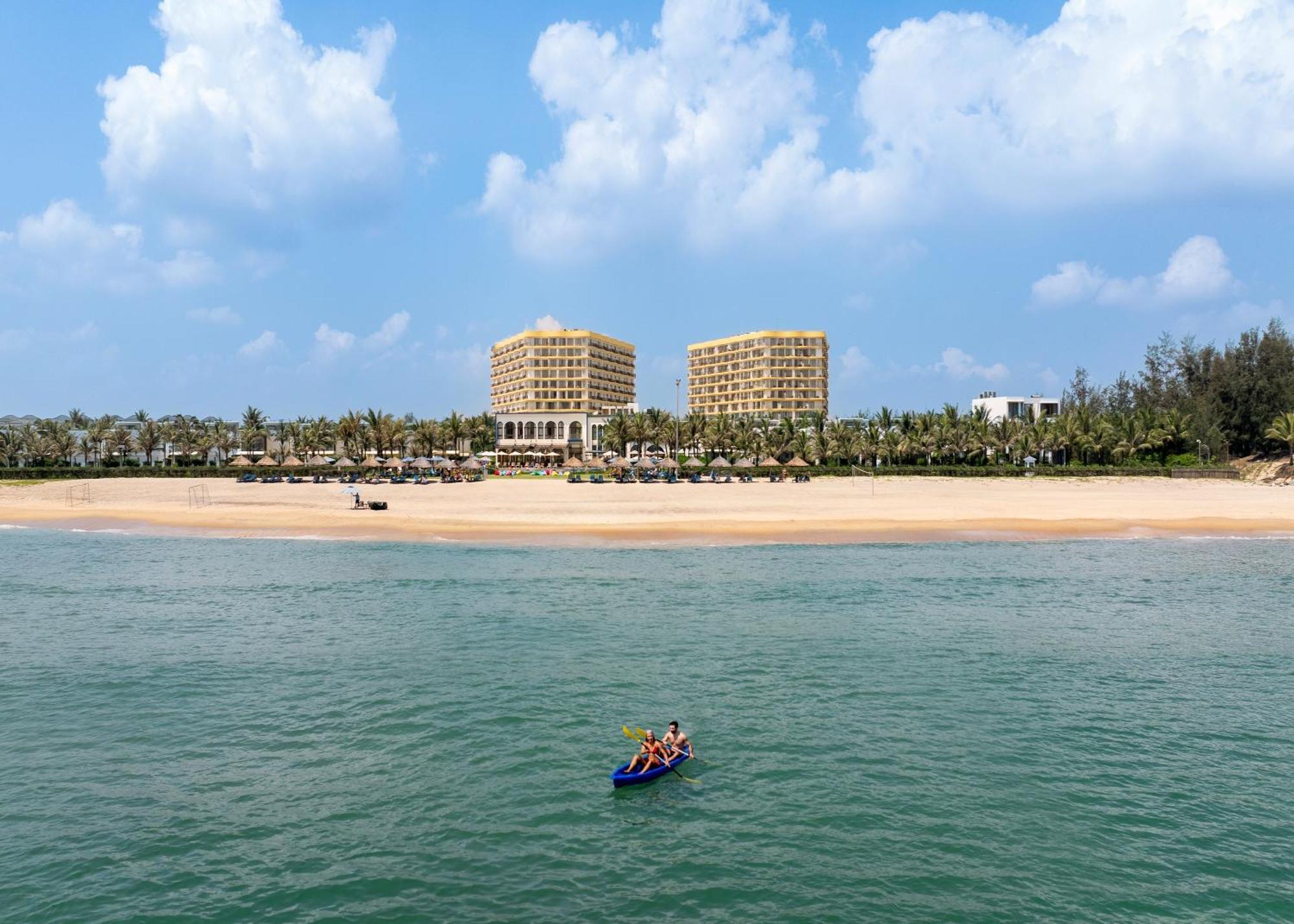 Wyndham Hoi An Royal Beachfront Resort & Villas Экстерьер фото